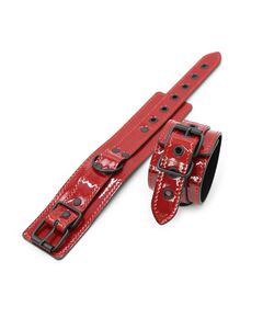 Красные лакированные наручники с карабином 