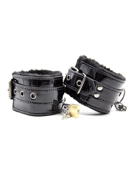 Черные лакированные наручники с меховой вкладкой , изображение 2