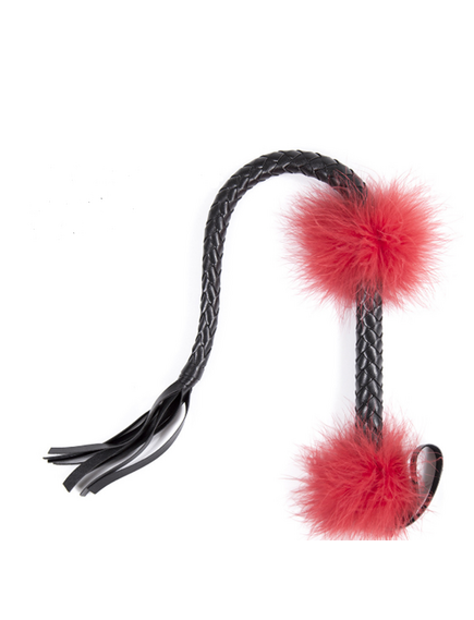 Плеть с меховой рукоятью черно-красного цвета 