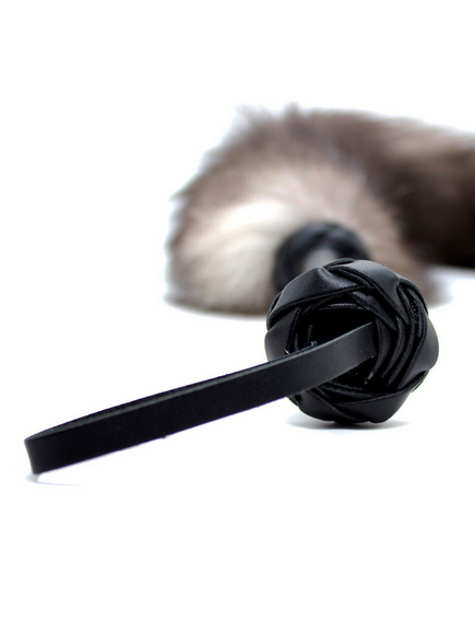 Плеть щекоталка с лисим хвостом темно-серый с белым кончиком , изображение 5